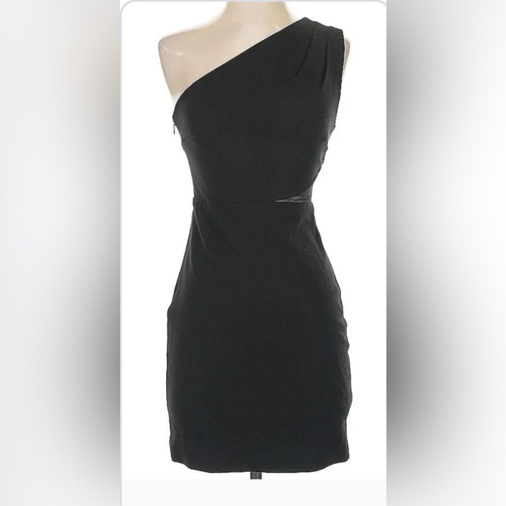 HALSTON 🤩🤩Elegant Black One-Shoulder Dress